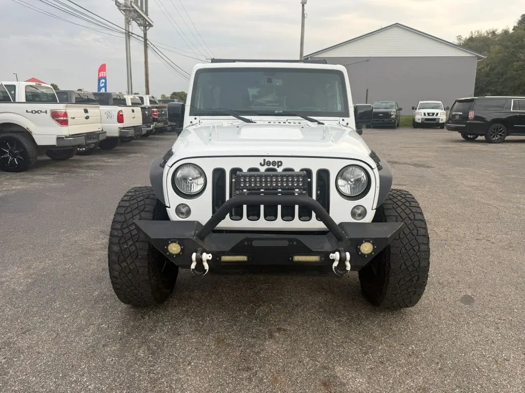 Jeep Wrangler photo 2