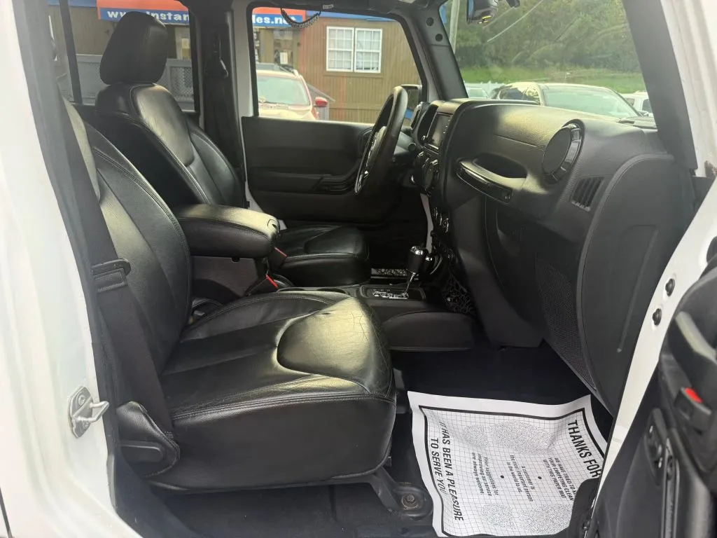Jeep Wrangler photo 8