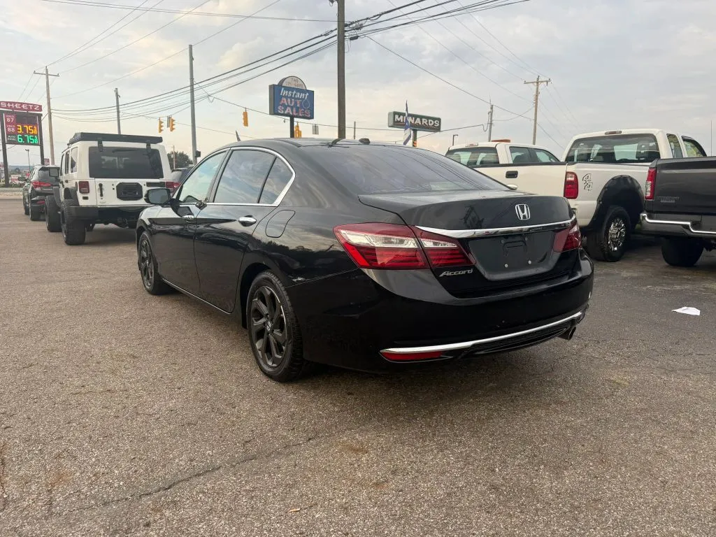 Honda Accord photo 6
