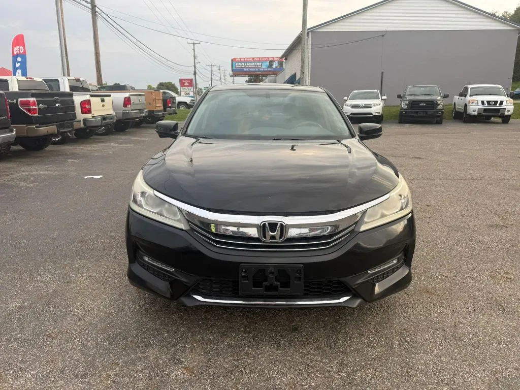 Honda Accord photo 2