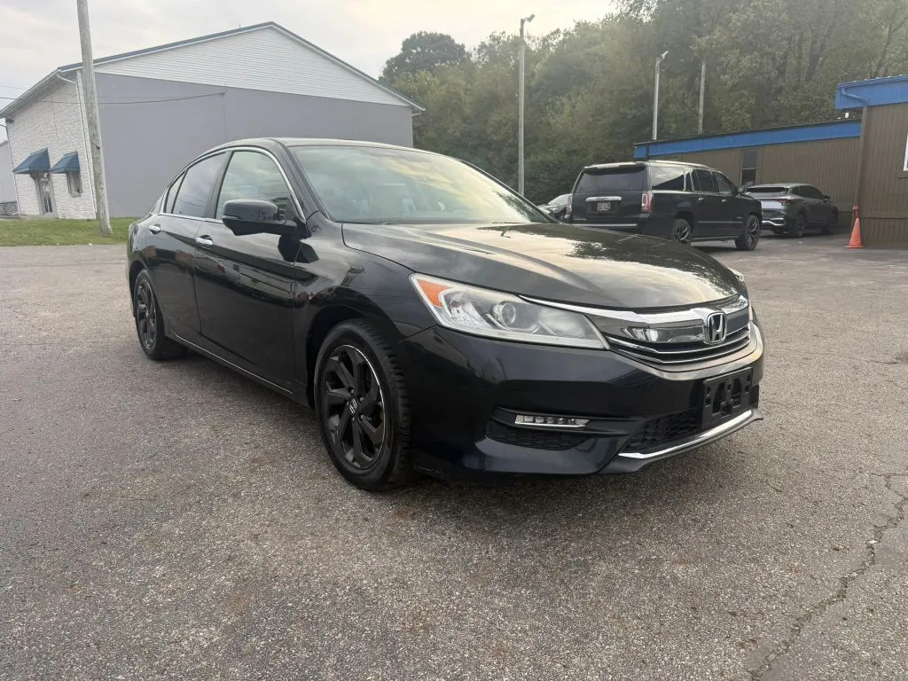 Honda Accord photo 3