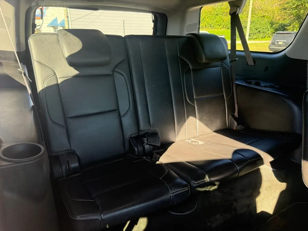 Chevrolet Suburban photo 11