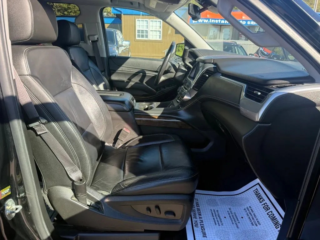 Chevrolet Suburban photo 9