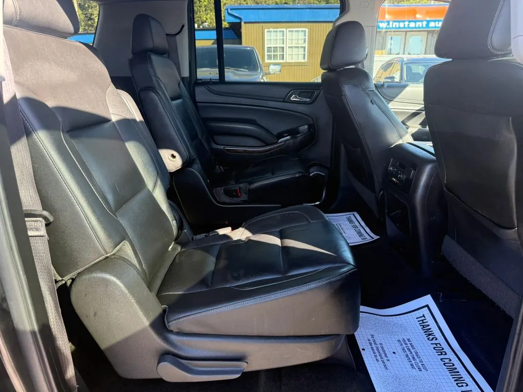 Chevrolet Suburban photo 10
