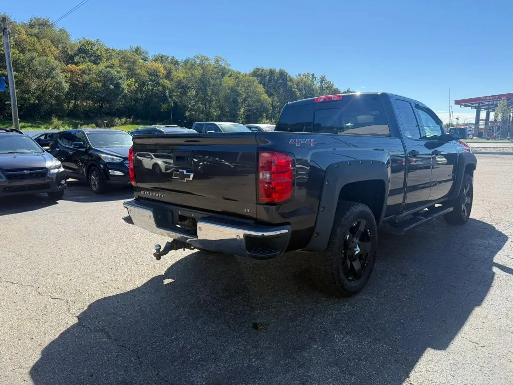 Chevrolet Silverado photo 4
