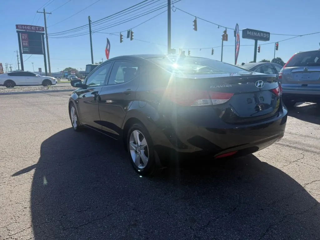 Hyundai Elantra photo 6