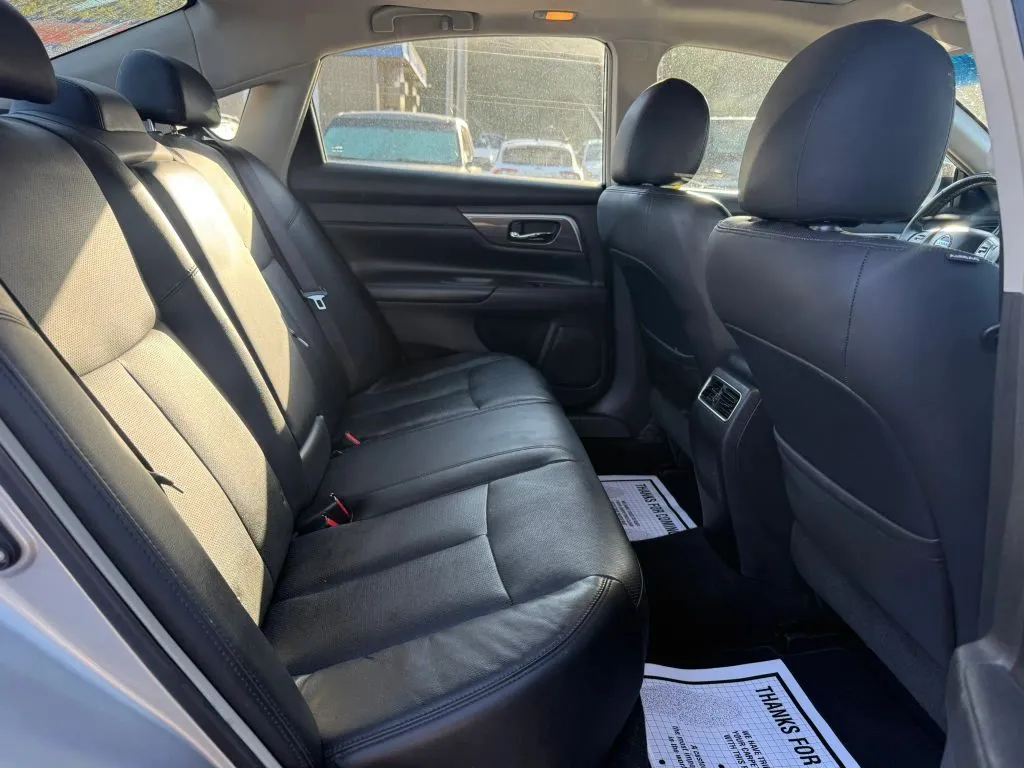 Nissan Altima photo 8