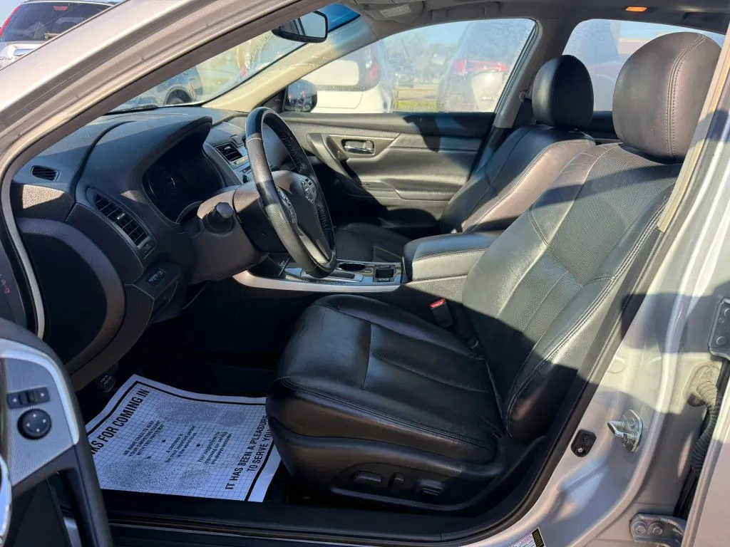 Nissan Altima photo 9