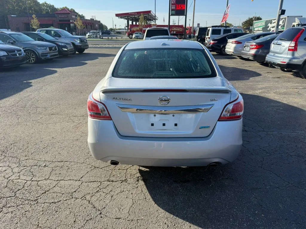 Nissan Altima photo 4
