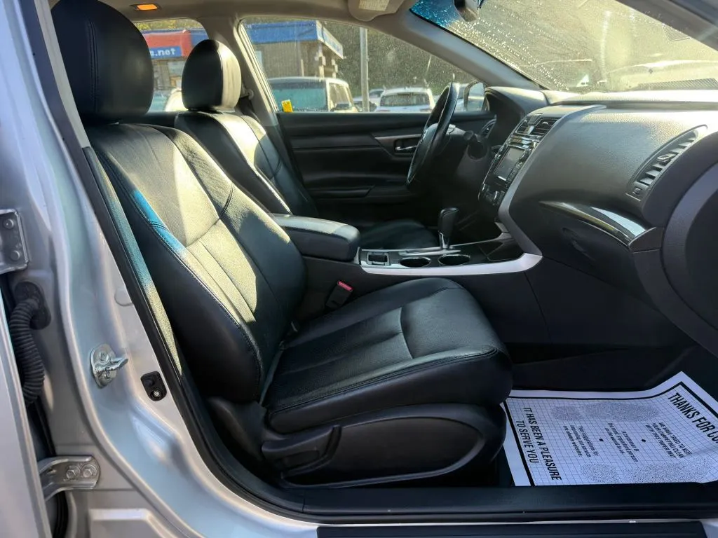 Nissan Altima photo 7