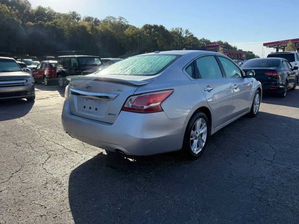 Nissan Altima photo 6