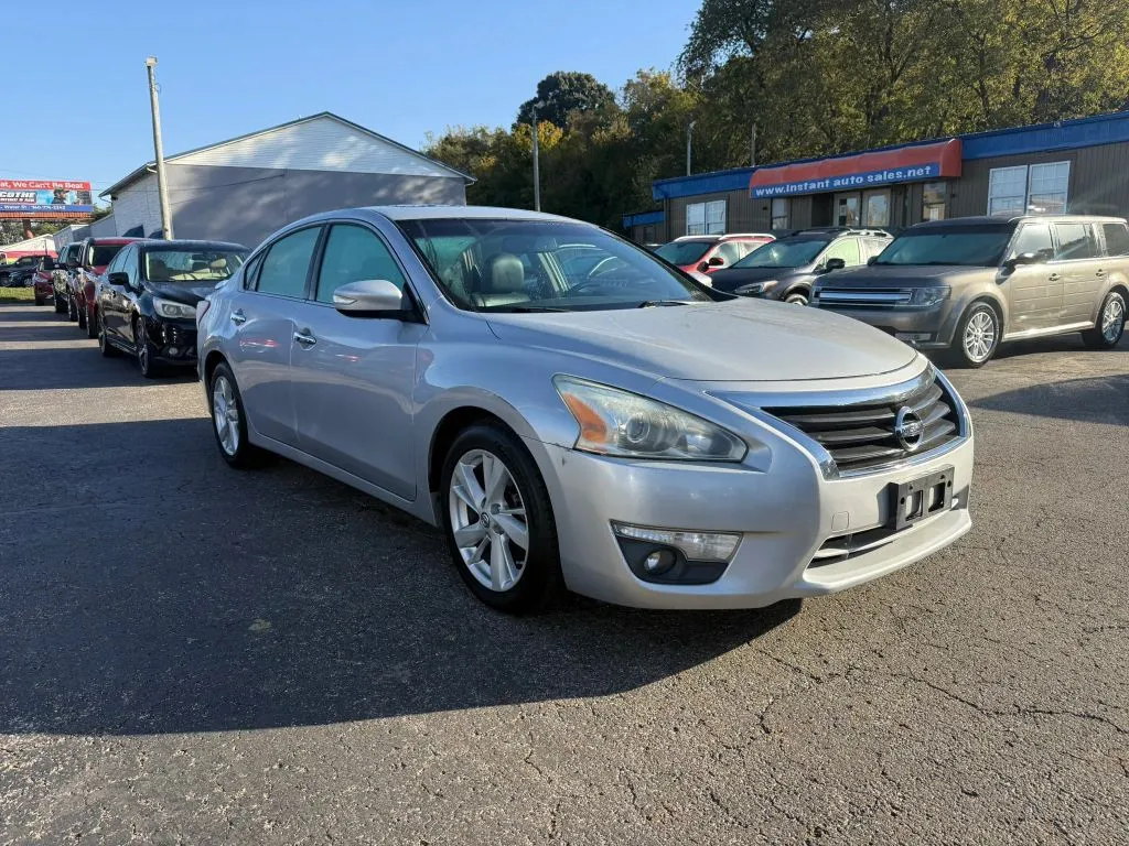 Nissan Altima photo 3