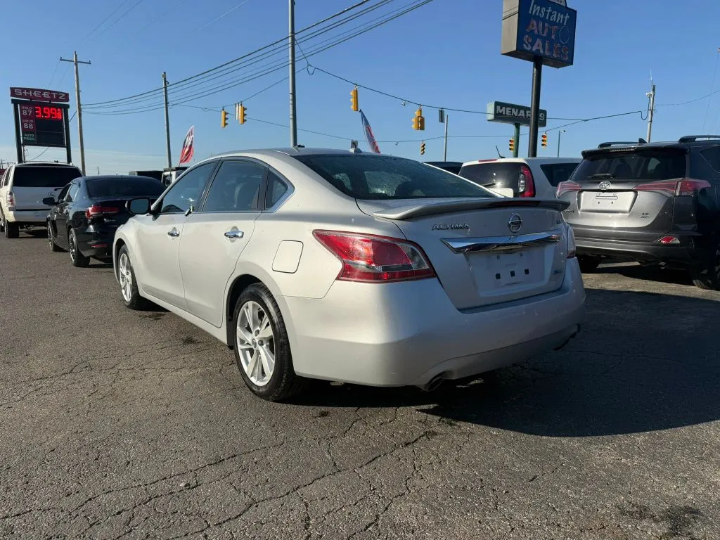 Nissan Altima photo 5