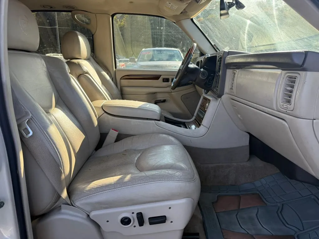 Cadillac Escalade photo 8