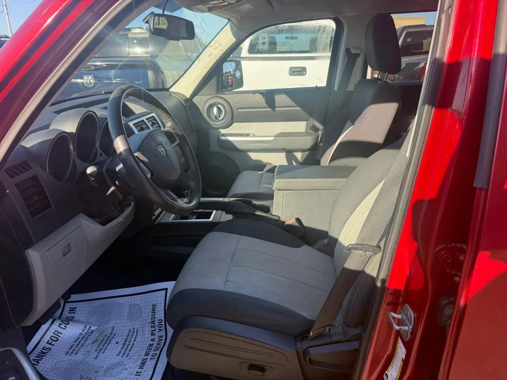 Dodge Nitro photo 7
