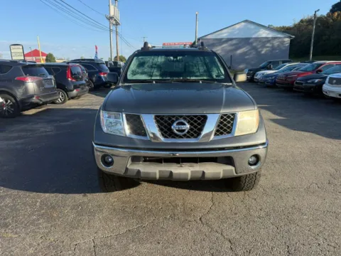 Photos of 2005 Nissan Frontier Crew Cab SE Pickup 4D 5 ft for sale in Chillicothe, OH at Instant Auto Sales Chillicothe