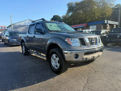 Another view of 2005 Nissan Frontier Crew Cab SE Pickup 4D 5 ft for sale in Chillicothe, OH at Instant Auto Sales Chillicothe
