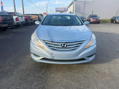 Photos of 2013 Hyundai Sonata GLS Sedan 4D for sale in Chillicothe, OH at Instant Auto Sales Chillicothe