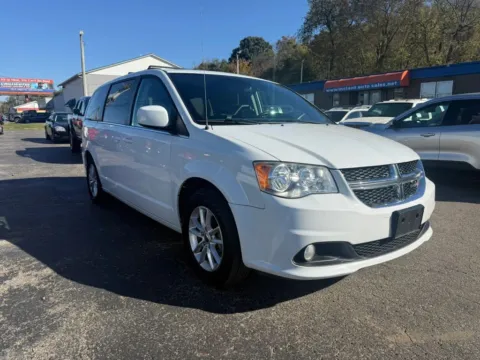 Another view of 2020 Dodge Grand Caravan Passenger SXT Minivan 4D for sale in Chillicothe, OH at Instant Auto Sales Chillicothe
