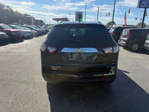 More photos of 2017 Chevrolet Traverse LT Sport Utility 4D at Instant Auto Sales Chillicothe, OH