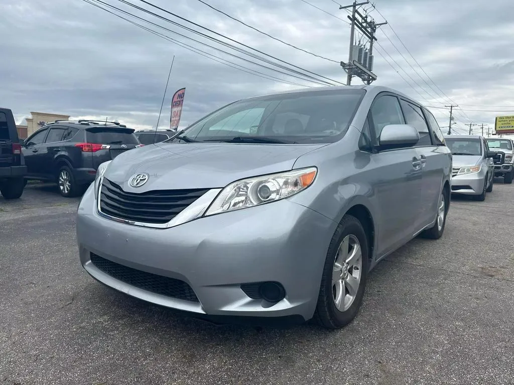 2014 Toyota Sienna LE Minivan 4D for sale in Chillicothe, OH