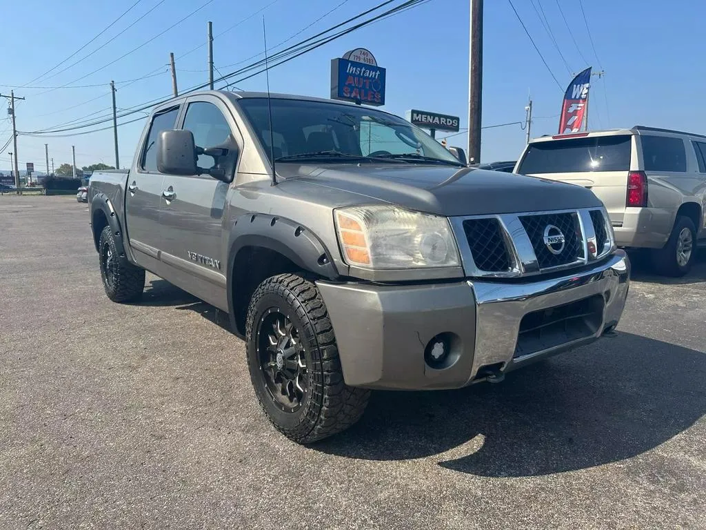2006 Nissan Titan Crew Cab SE Pickup 4D 5 1/2 ft for sale in Chillicothe, OH
