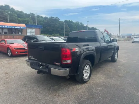 More photos of 2009 GMC Sierra 1500 Extended Cab SLE Pickup 4D 8 ft at Instant Auto Sales Chillicothe, OH