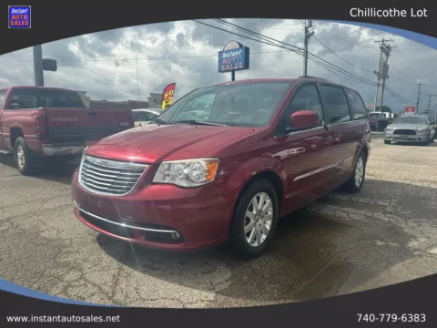 Red 2014 Chrysler Town & Country Touring Minivan 4D for sale in Chillicothe, OH