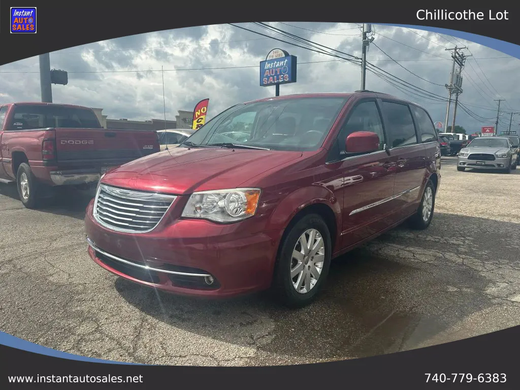 2014 Chrysler Town & Country Touring Minivan 4D for sale in Chillicothe, OH