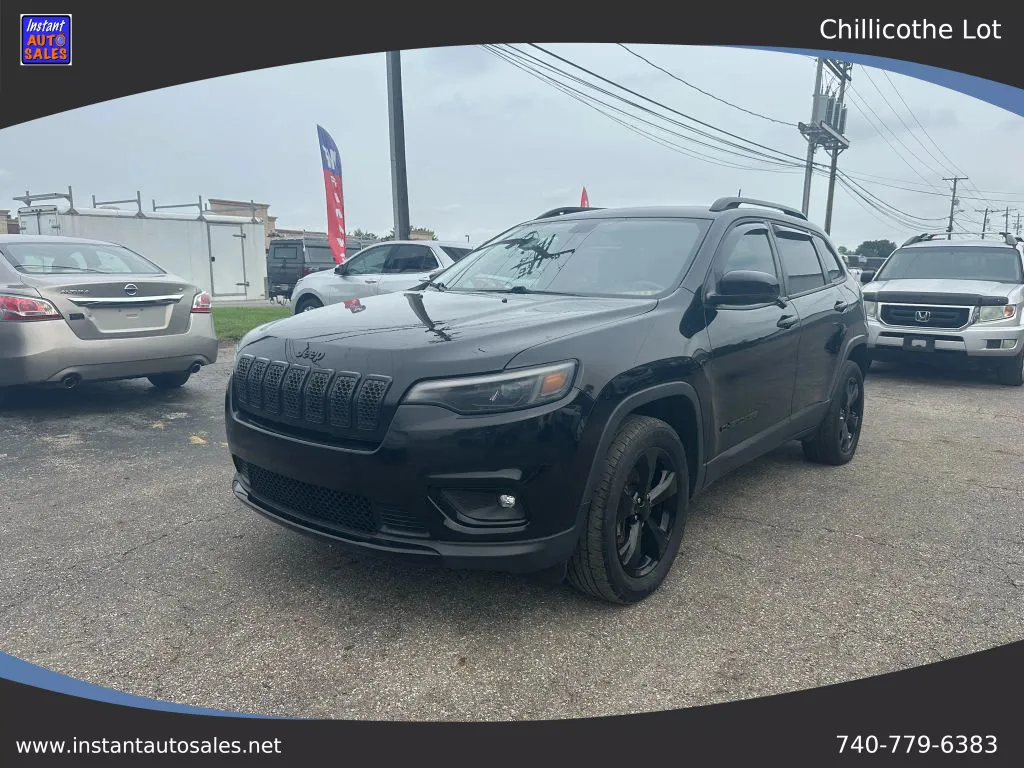 Black 2019 Jeep Cherokee Altitude Sport Utility 4D for sale in Chillicothe, OH