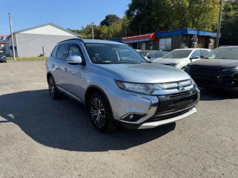 Another view of 2016 Mitsubishi Outlander SE Sport Utility 4D for sale in Chillicothe, OH at Instant Auto Sales Chillicothe