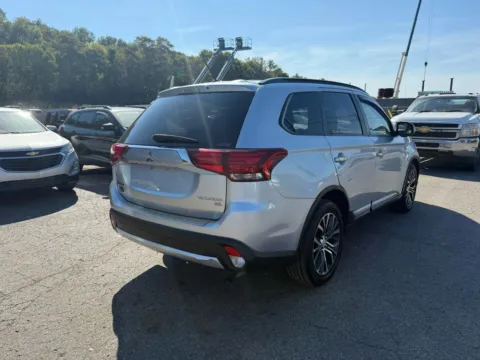 More photos of 2016 Mitsubishi Outlander SE Sport Utility 4D at Instant Auto Sales Chillicothe, OH