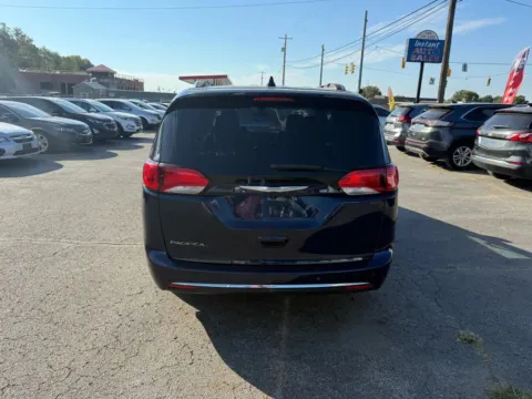 More photos of 2018 Chrysler Pacifica Touring L Minivan 4D at Instant Auto Sales Chillicothe, OH