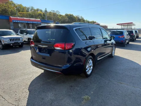 More photos of 2018 Chrysler Pacifica Touring L Minivan 4D at Instant Auto Sales Chillicothe, OH