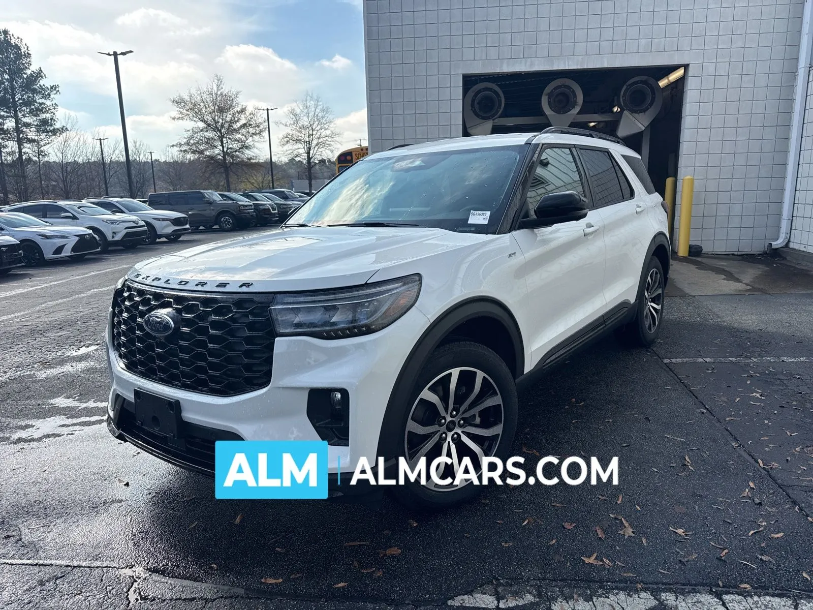 2025 Ford Explorer ST-LINE's photo