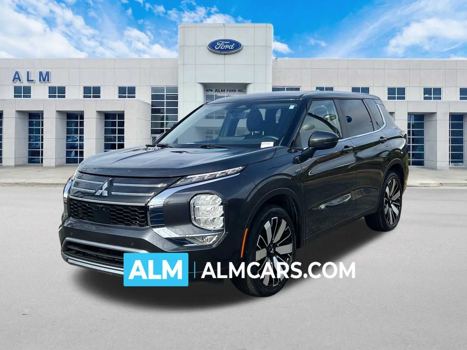 2025 Mitsubishi Outlander SE's photo