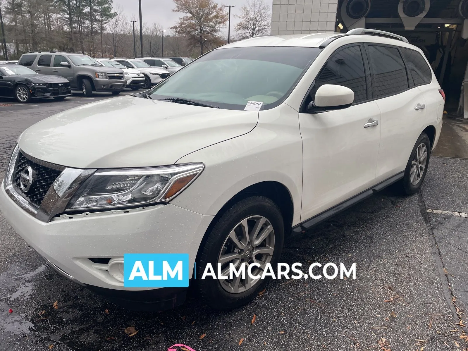 2014 Nissan Pathfinder SV's photo