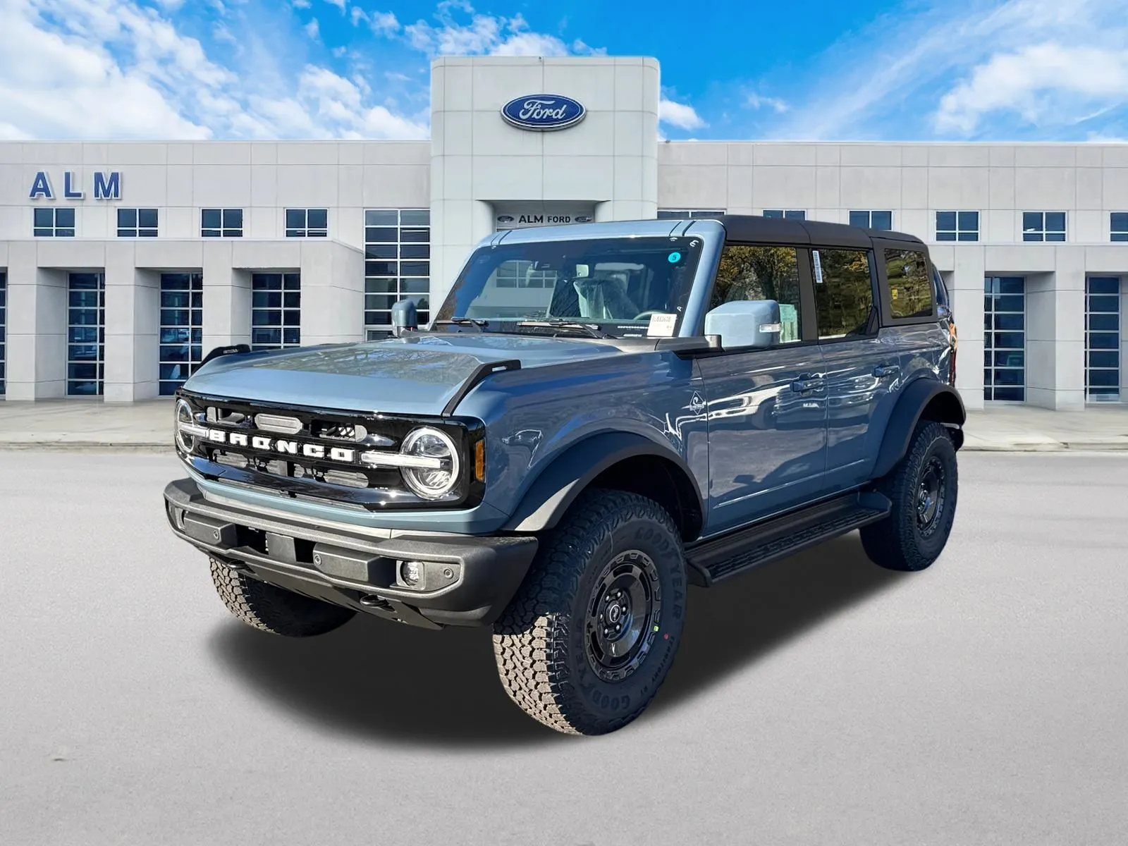 2025 Ford Bronco 4-Door Outer Banks's photo