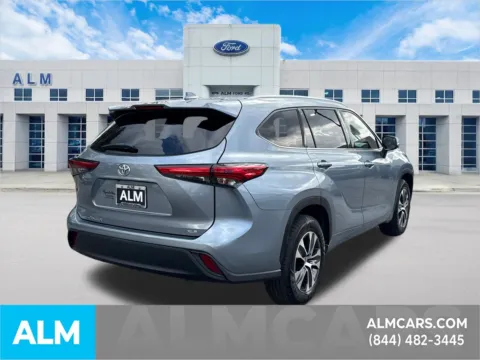 More photos of 2021 Toyota Highlander XLE at ALM Ford Marietta, GA
