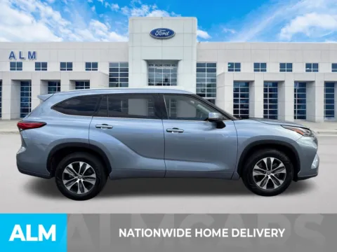 More photos of 2021 Toyota Highlander XLE at ALM Ford Marietta, GA