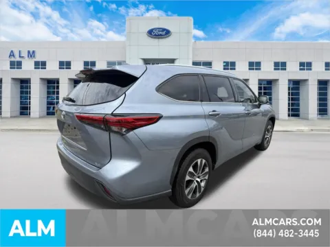 More photos of 2021 Toyota Highlander XLE at ALM Ford Marietta, GA