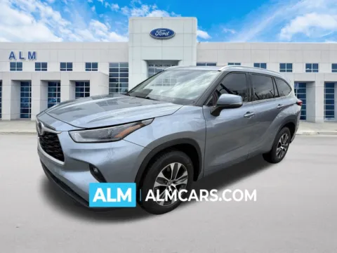 Silver 2021 Toyota Highlander XLE for sale in Marietta, GA