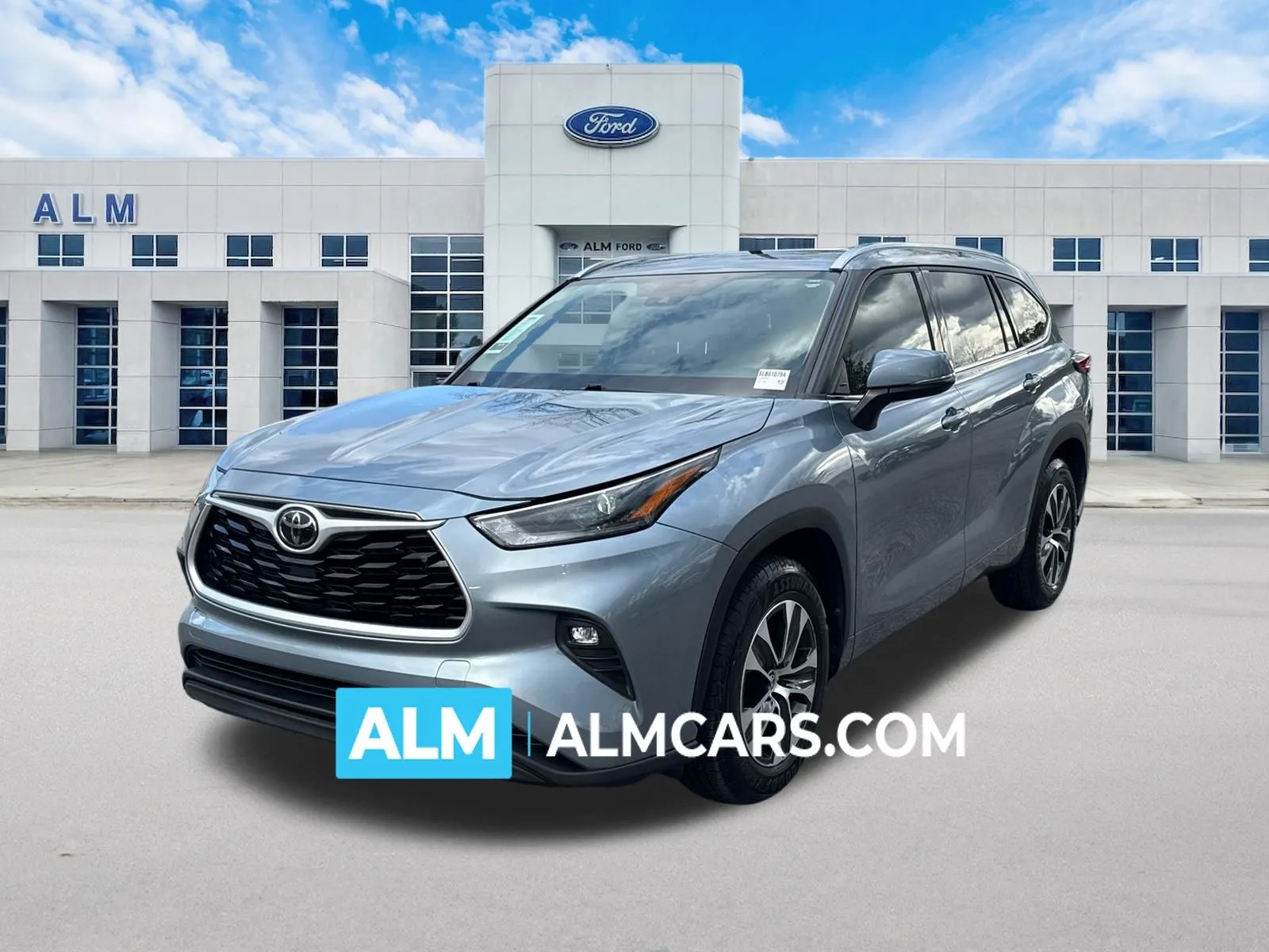 Silver 2021 Toyota Highlander XLE for sale in Marietta, GA