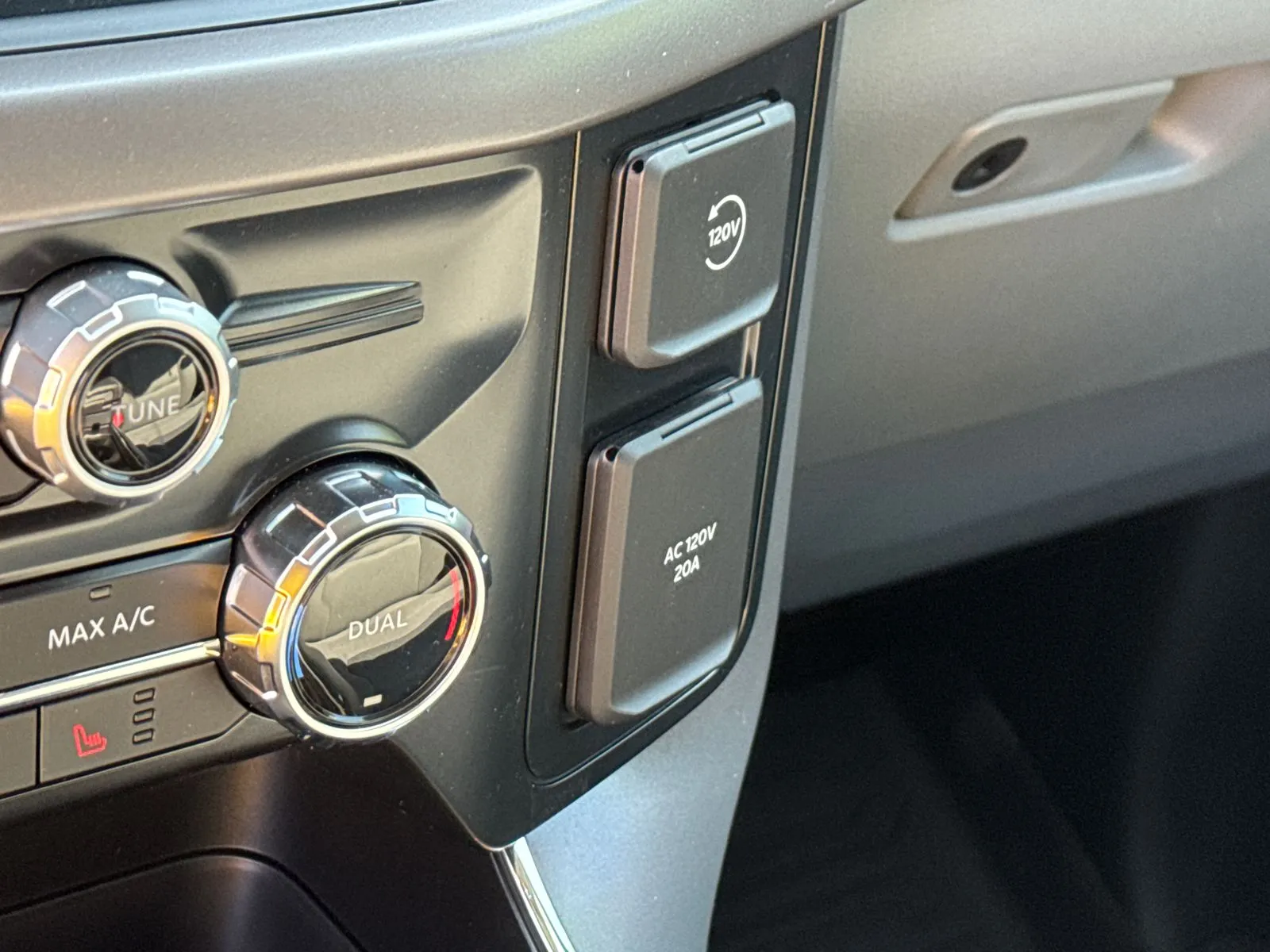 2025 Ford F-150 XLT - Photo 30