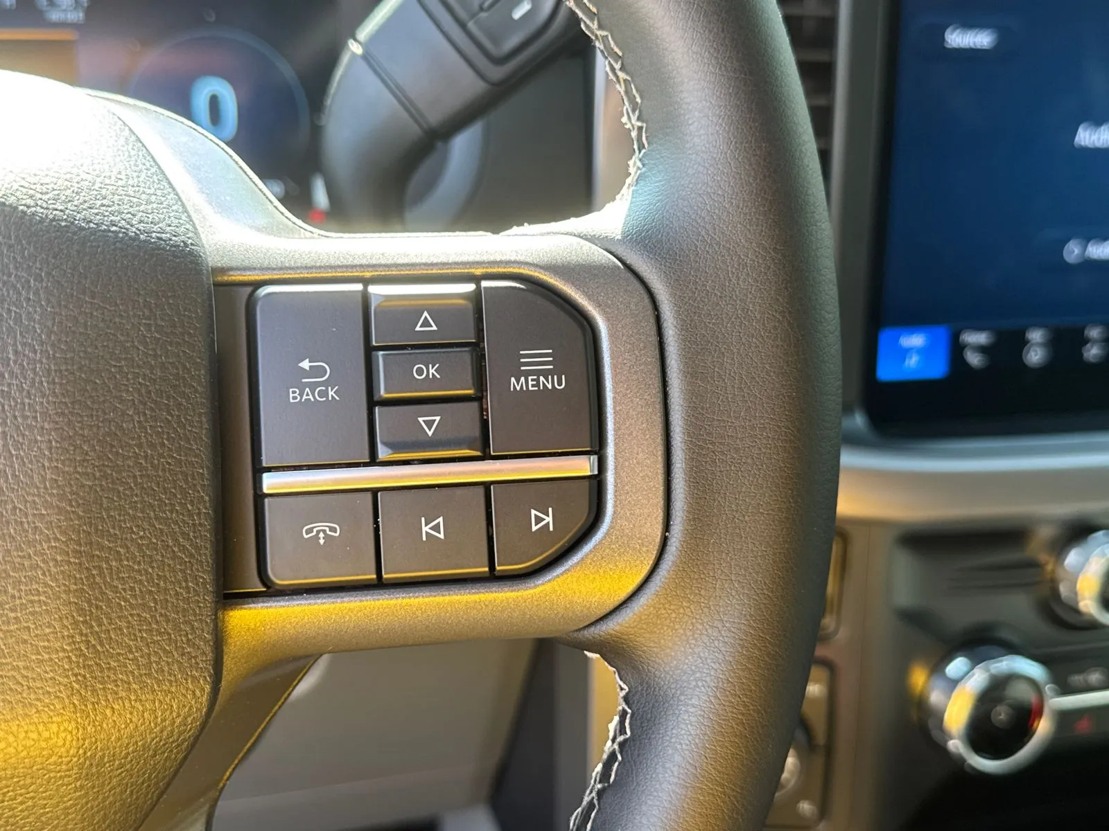 2025 Ford F-150 XLT - Photo 25