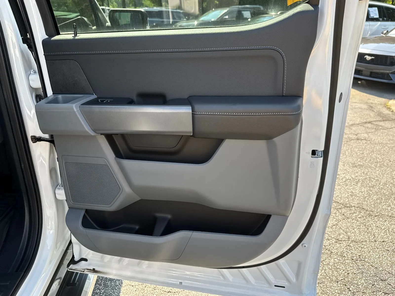 2025 Ford F-150 XLT - Photo 16