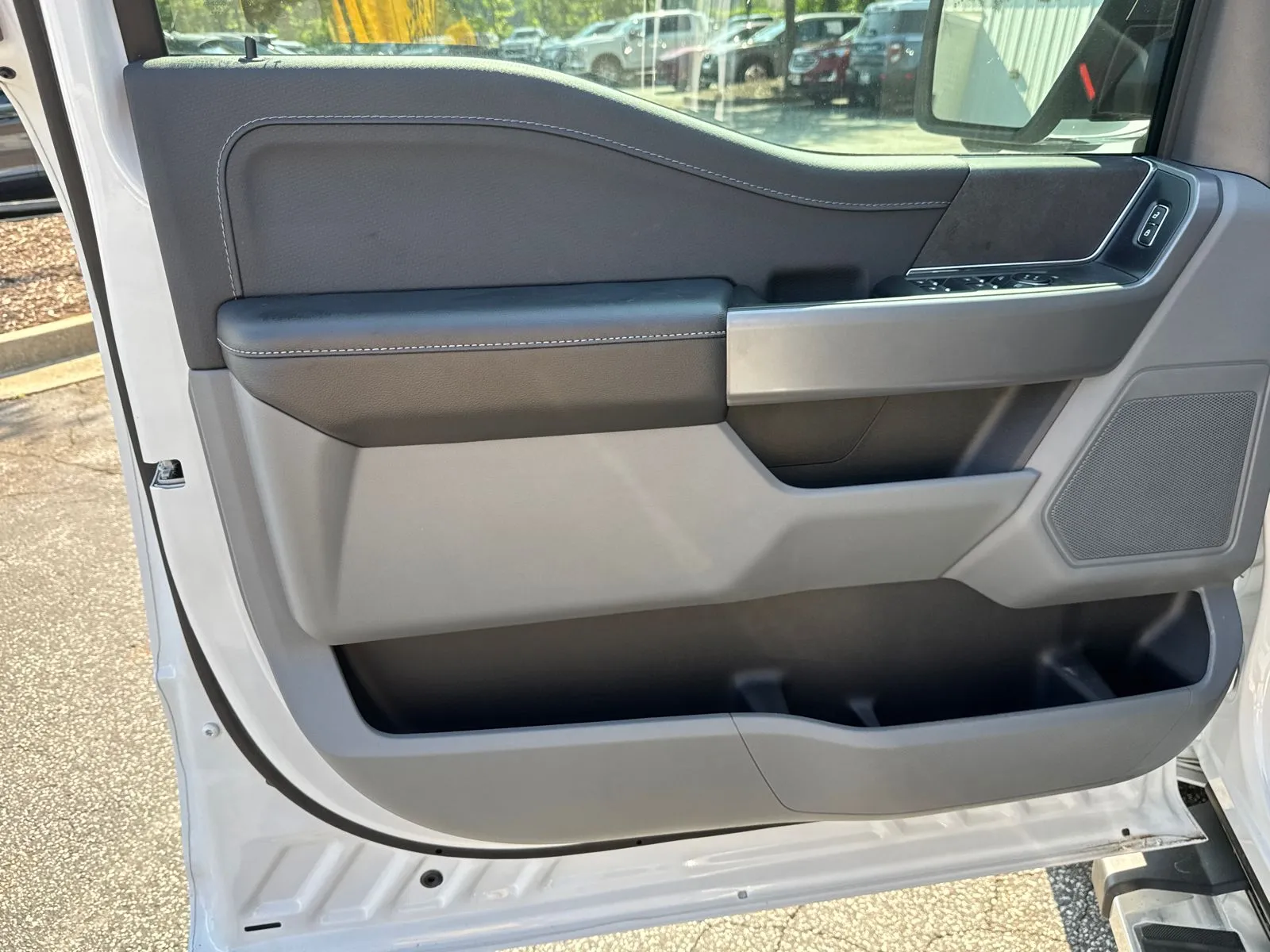 2025 Ford F-150 XLT - Photo 10