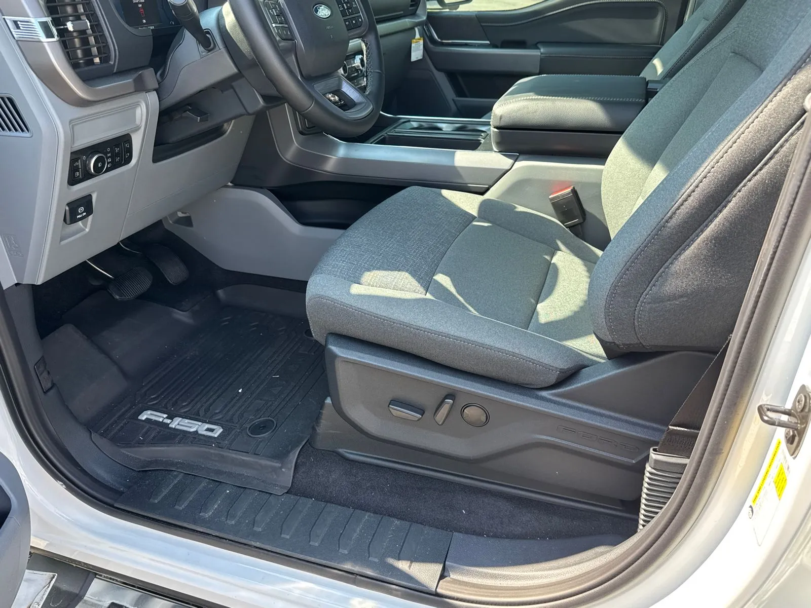 2025 Ford F-150 XLT - Photo 9