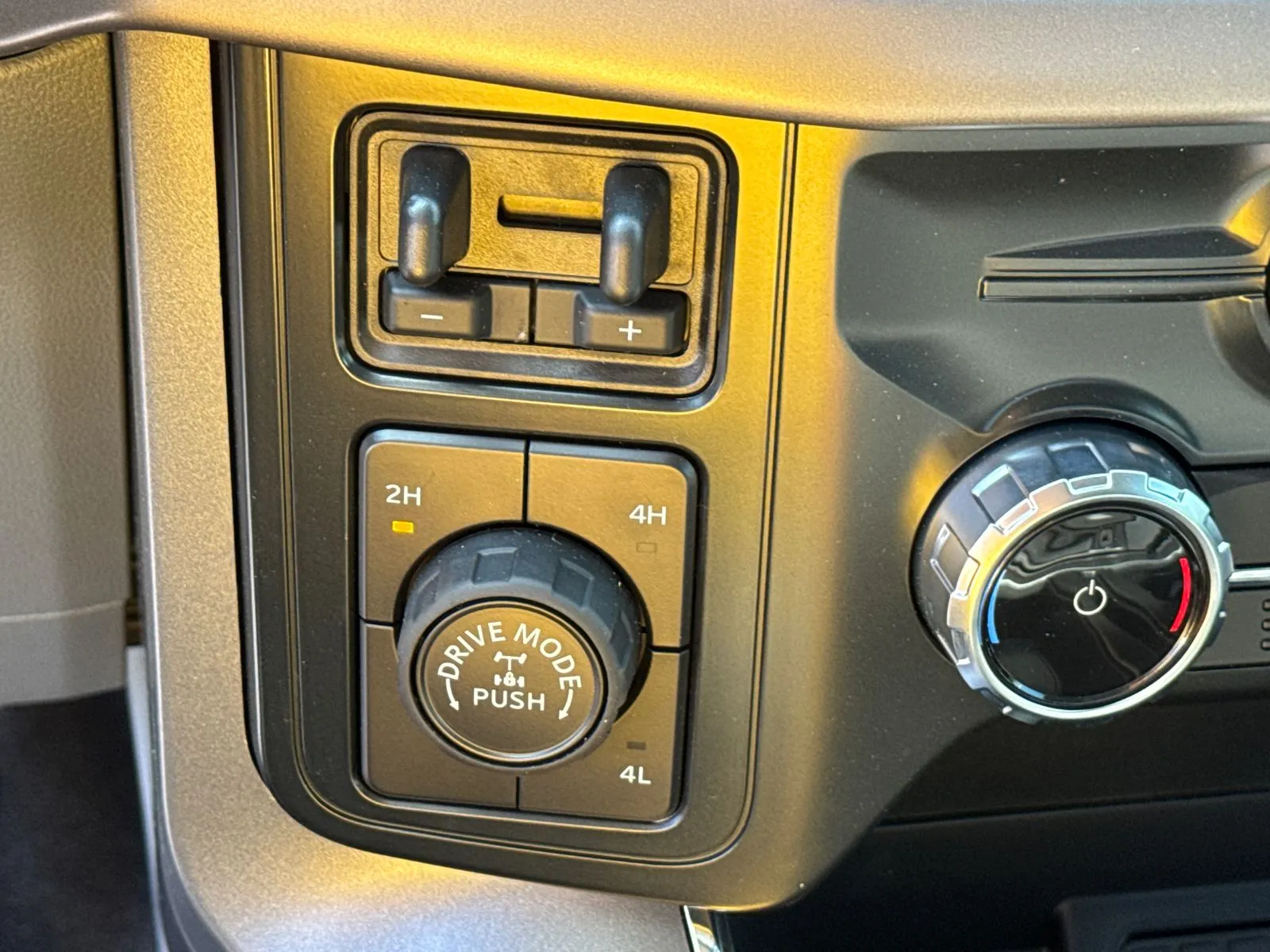 2025 Ford F-150 XLT - Photo 31