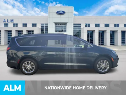 More photos of 2022 Chrysler Pacifica Touring L at ALM Ford Marietta, GA